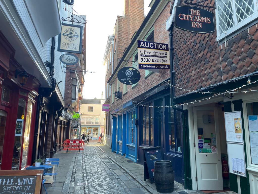 Lot: 128 - FORMER CAFÉ/RESTAURANT IN PRIME CITY CENTRE LOCATION -
